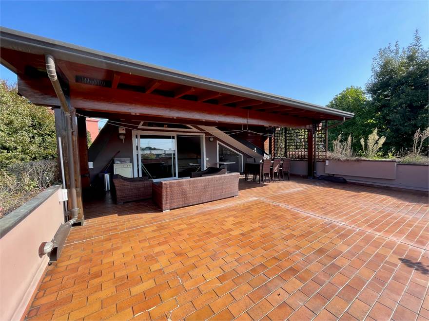 TERRAZO CON COPERTURA