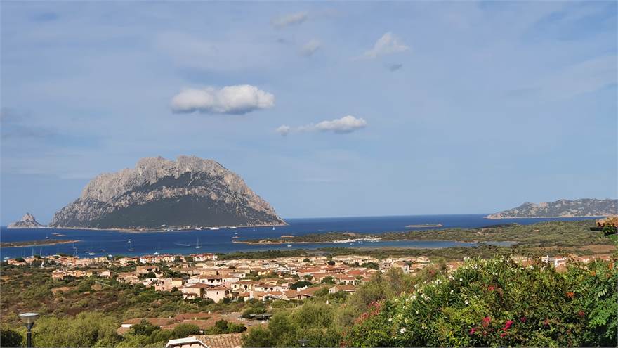 VISTA ISOLA TAVOLARA