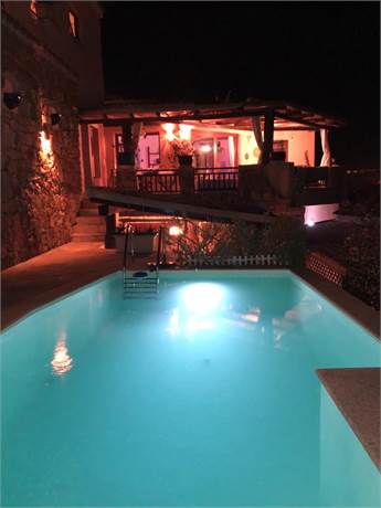 VISTA SU PISCINA NOTTURNA