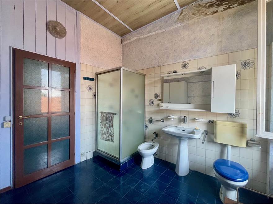 BAGNO CON DOCCIA