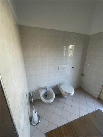 SANITARI SOSPESI