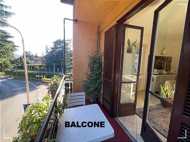 Balcone con Tavolo