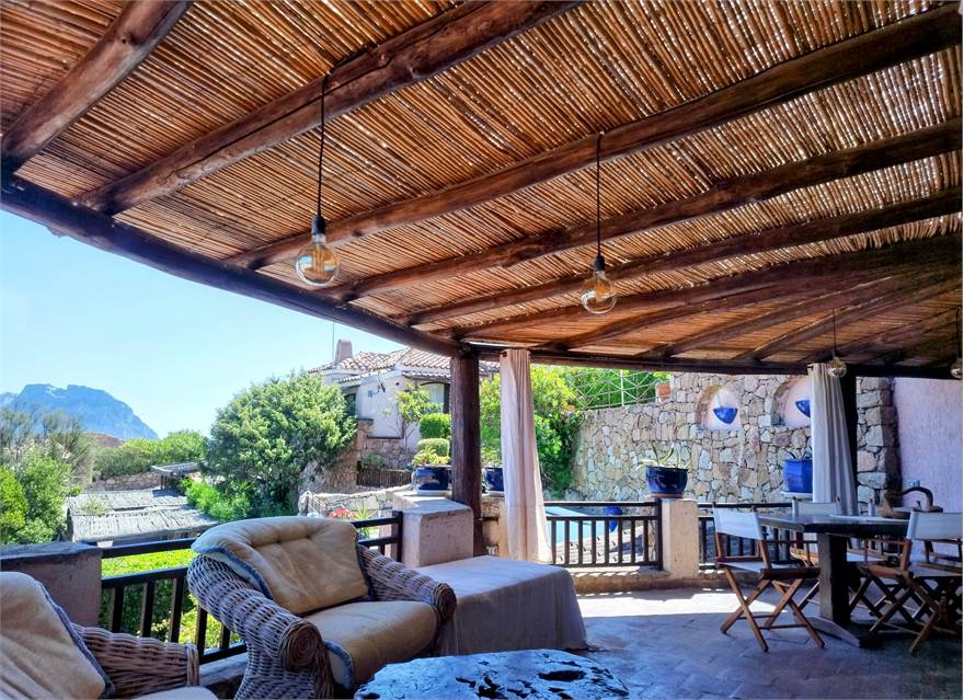 VERANDA ATREZZATA