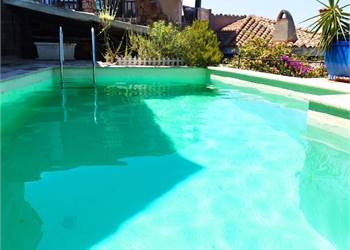 VILLA BIFAMILIARE IN VENDITA A PORTO SAN PAOLO CON PISCINA