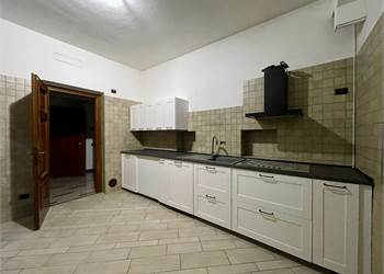 AROSIO AFFITTASI 4 LOCALI CON BOX E TERRAZZO