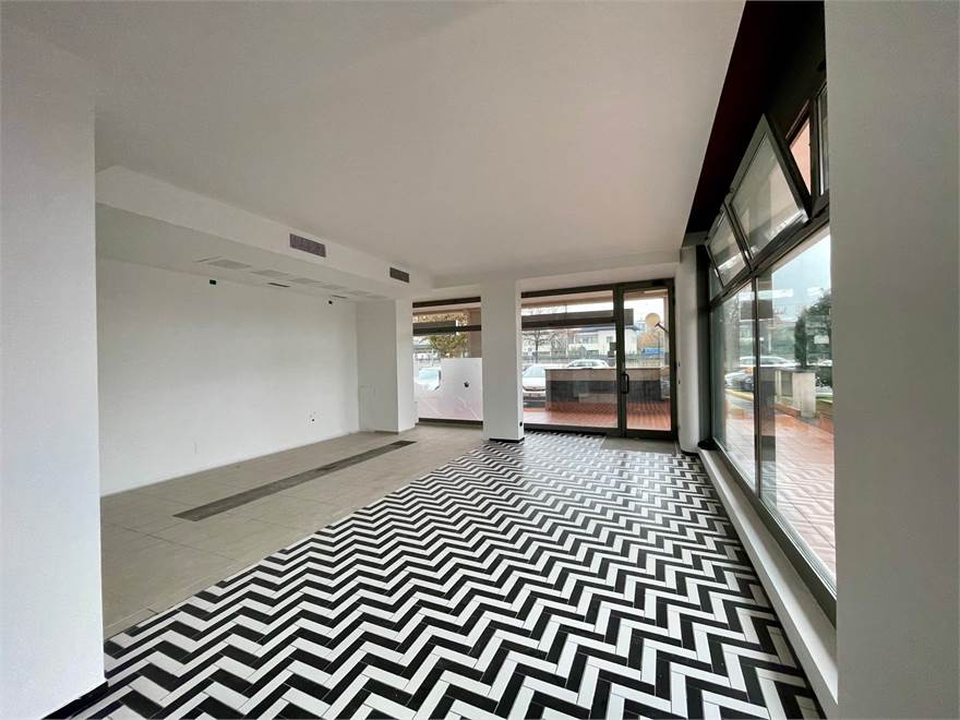 INTERNO LOCALE PIANO TERRA