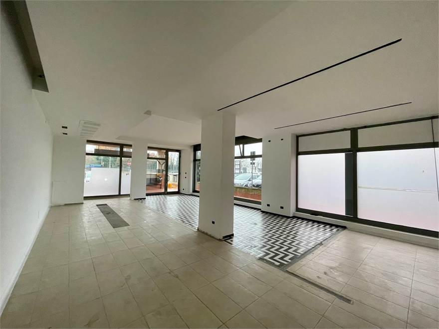 INTERNO LOCALE PIANO TERRA