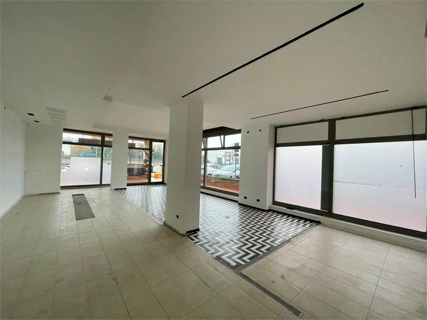 INTERNO LOCALE PIANO TERRA