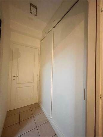 DISIMPEGNO CON ARMADIO A MUROO