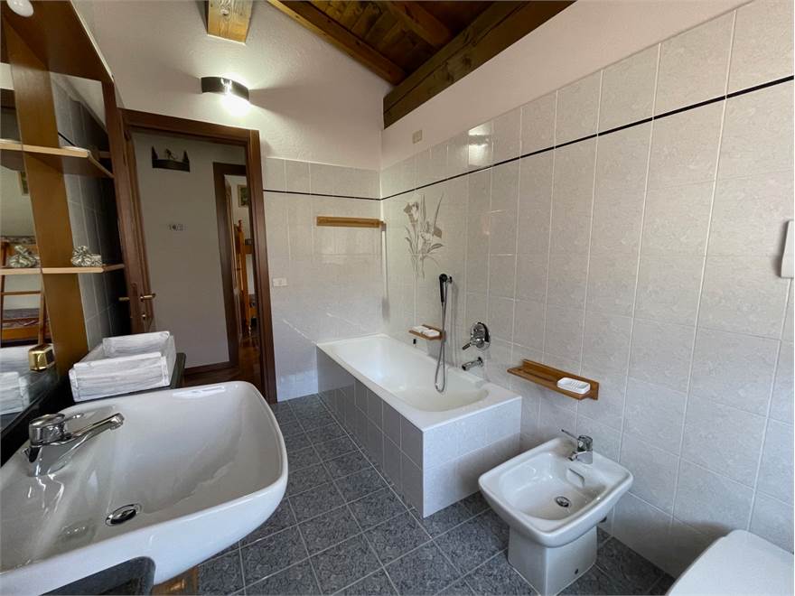 BAGNO PADRONALE CON VASCA